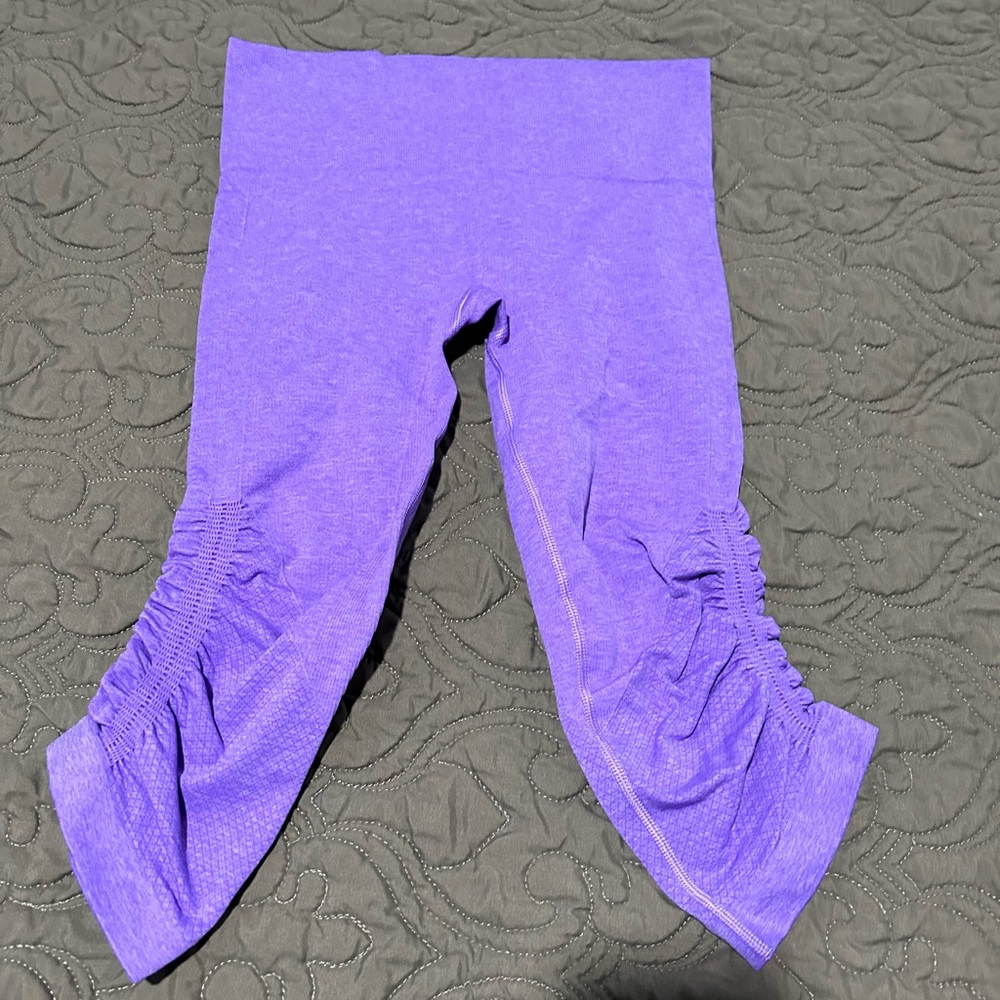 Size 4 Lululemon seamless purple crops